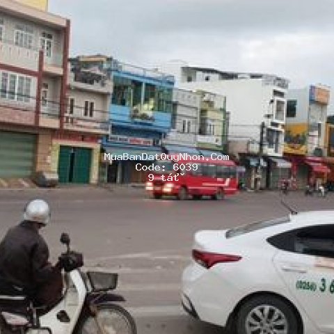 Bán lô đất mặt tiền lạc long quân ngay ngã 3 phú t