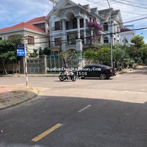 Biệt thự mini 1 trệt 3 lầu trước mặt ga hàng không