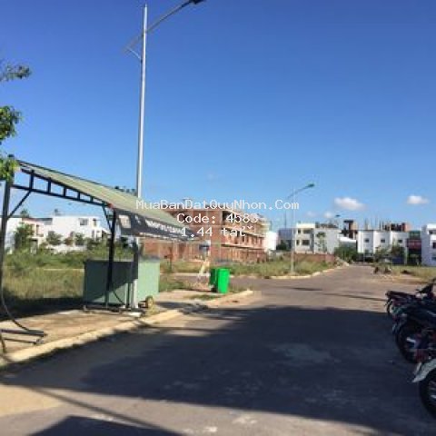 Cần bán lô đất cách lộ 40m nằm ngay trung tâm