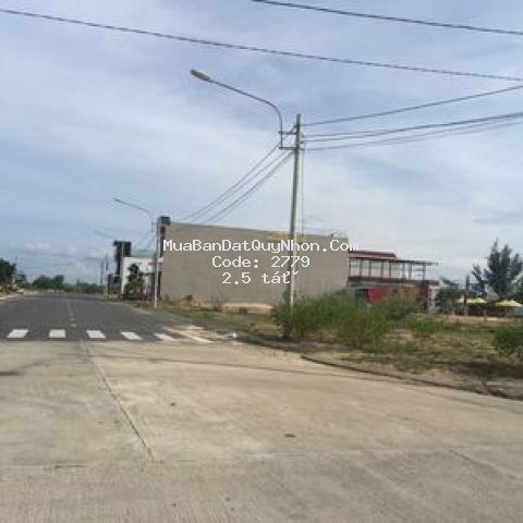 đất ở ngay chợ, đường rộng 20m, ven biển quy nhơn.