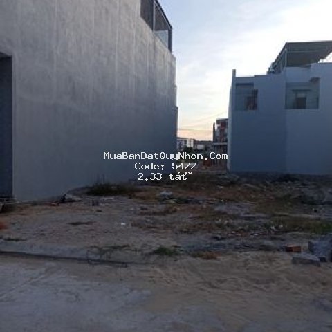 đất sau lưng đhqt quy nhơn 150m2 ngang 8m