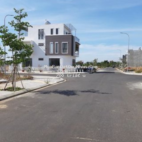 đất trung tâm t.p, biển 900m,sổ lâu dài,700 tr/nền