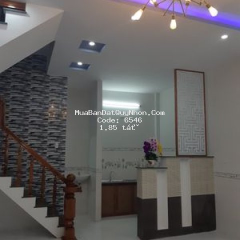 Nhà bán 2 tầng ngay trung tâm thành phố