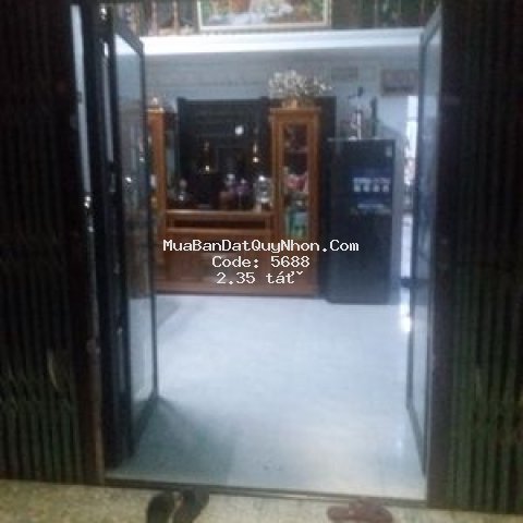 Nhà cấp 4 có gác lửng hẽm rộng. ô tô đậu trước nhà