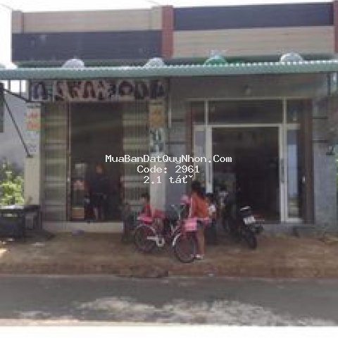 Nhà cấp 4. hai giang bên 3,5. bên 4.0. dài 20m.