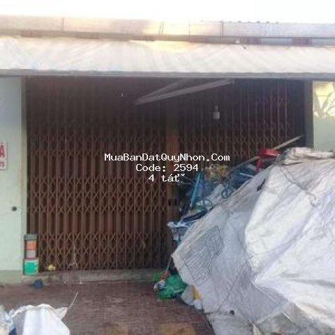 Nhà cấp 4 mặt tiền đường lớn