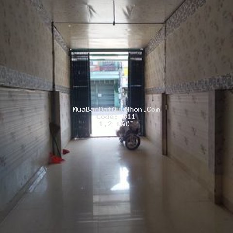 Nhà mặt đường gần chợ