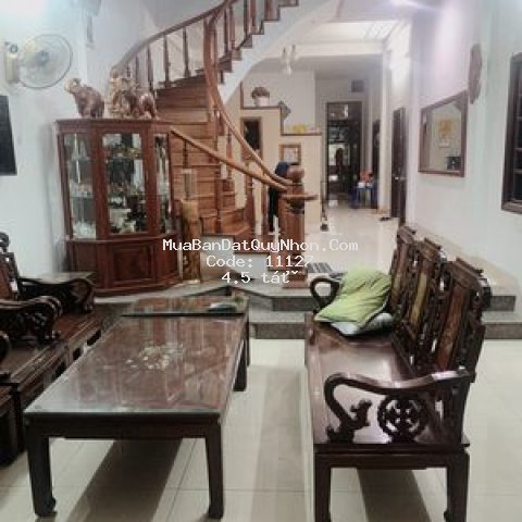 Bán căn nhà mặt tiền ql1a rộng rãi,tiện kinh doanh