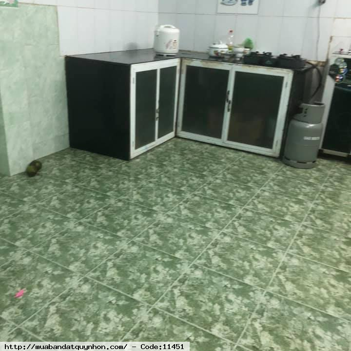 Bán nhà mê lỡ hẻm Trần Hưng Đạo dt 68m2 , kết cấu 2 pn, pk, bếp, pt, 2wc, sân xe rộng Bán nhà mê lỡ hẻm Trần Hưng Đạo dt 68m2 , kết cấu 2 pn, pk, bếp, pt, 2wc, sân xe rộng