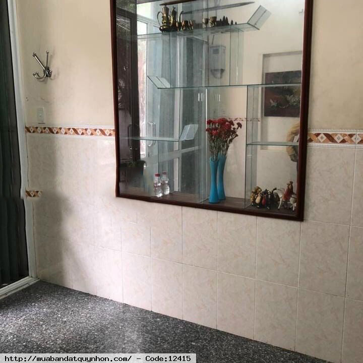 Bán nhà hẻm thông rộng Ngô Mây_P Nguyễn Văn Cừ_Quy Nhơn. - Vị trí: trung tâm TP, gần biển, gần các trường tiểu học đến đại học, gần chợ, siêu thị...hẻm trước nhà 5,5m thông thoáng. Khu an ninh tiện ích cao. - Diện tích: 29m2 ngang 3,25m, Diện tích sàn 90m