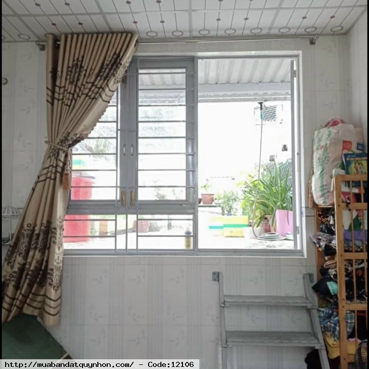 Bán nhà hẻm Võ Văn Dũng, sau lưng chung cư Simona, đường trước nhà 5m , Nhà 2 tầng rưỡi, có sân thượng thoáng mát. - Diện tích 27m2, ngang 3.5m.  - Kết cấu: 2 PN, PK, Bếp, Sân phơi.  - Pháp lý: Giấy tờ hợp lệ, khu này là nguyên lô đất ở 20