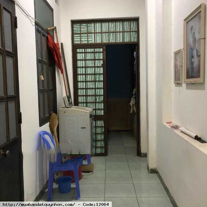 Bán nhà mặt tiền đường Thanh Niên_P Quang Trung_Quy Nhơn - DT: 72,6m2 ngang 5m2 - Kết cấu: nhà 3 tầng, 4 phòng ngủ, 1 phòng khách, 3wc, sân phơi, phòng thờ, sân thượng rộng trồng rau. - Vị trí đẹp, vỉa hè rộng đậu xe ô tô thoải mái - Hướng: Đông Bắc 💰7tỷ