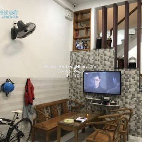 Bán nhà ôm cua 2 mặt tiền khu chợ đầm. 4tỷ 6. 80