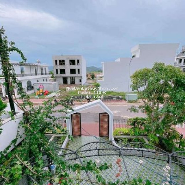 Cần bán lô đất nằm sau lưng quốc lộ nằm trung tâm