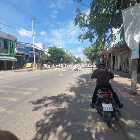 Nhà 2 mê đường trần hưng đạo gần tháp đôi