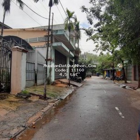 Nhượng lại lô đất dt 80m2 mt đường lê văn trung