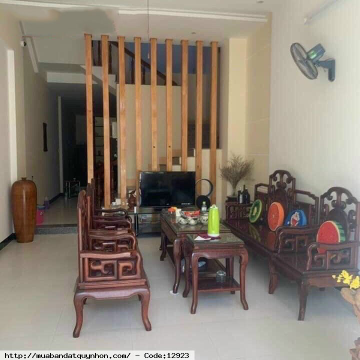 B án nhà đẹp mặt tiền đường Cần Vương gần Nguyễn Thị Định_Trung tâm thành phố Quy Nhơn - DT: 100m2 ngang 4,4m - Lộ giới 14m - Hướng: Đông Nam - Kết cấu: 3 mê 4 tầng, thiết kế hiện đại sang trọng, thích hợp mọi nhu cầu: văn phòng, kinh doanh, homestay, dậy