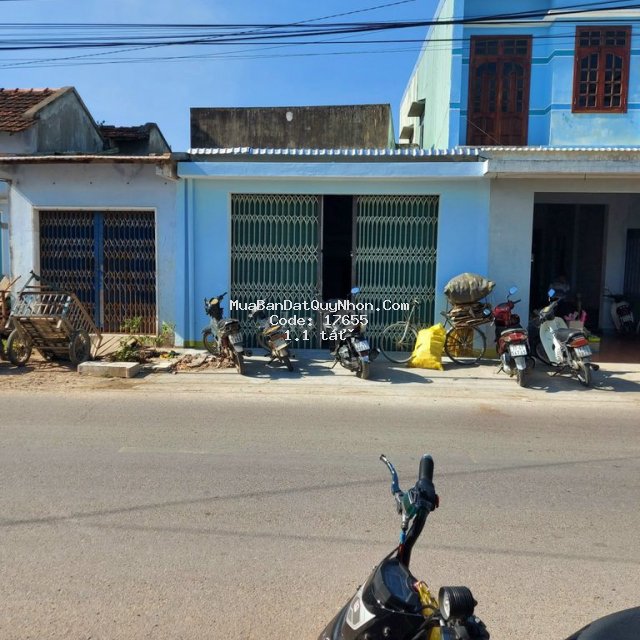 Bán đất ngay mặt tiền chợ