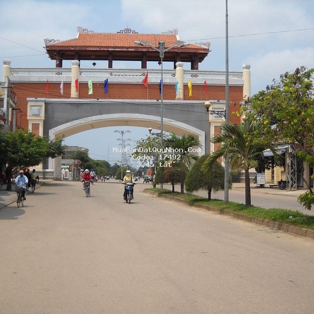 Bán đất tặng nhà cấp 4 tại tt p. bình định