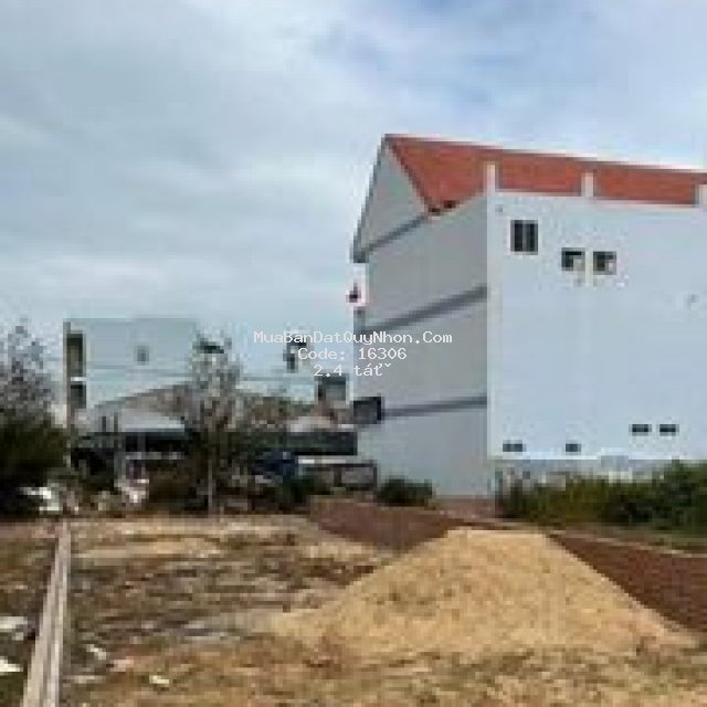 Bán lô đất mặt tiền nguyễn trọng trì giá 2,4 tỉ