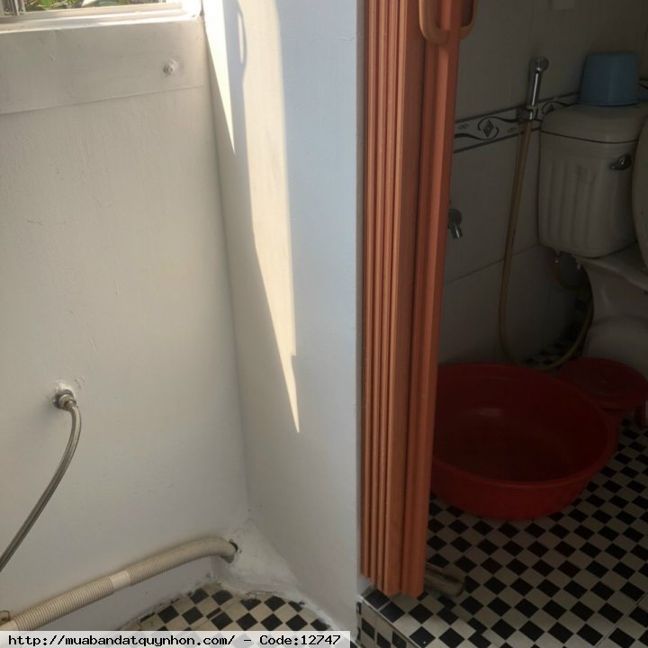 Bán nhà 1 mê hẻm cạn Thành Thái_P Quang Trung_TP Quy Nhơn - Diện tích: 30,3m2 ngang 3m vuông vức - Vị trí: gần trường, gần chợ, gần bến xe, gần siêu thị, gần biển, gần bệnh viện, khu an ninh... - Kết cấu: nhà 1 mê, hiện đại, kiên cố, công năng đầy đủ gồm: