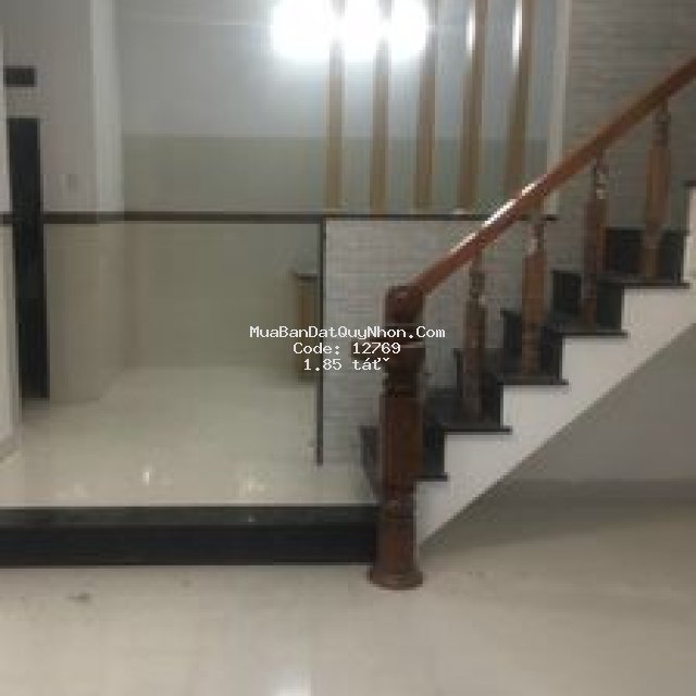 Bán nhà 2 tầng ôm cua 2 mặt hẻm ô tô tây sơn