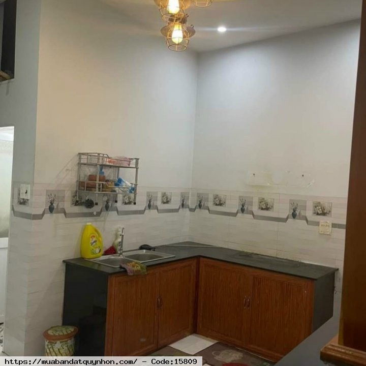 Bán nhà 3 mê mới, thiết kế đẹp, nội thất cơ bản chỉ cần dọn đồ vào là ở, đang cho thuê 5trieu/tháng, có thể lấy lại nhà hoặc tiếp tục cho thuê nếu như chưa ở. - Đường rộng 2 ô tô. - Khu dân cư đông đúc, gần chợ, trường học, bệnh viện thuộc phường Ghềnh Rá