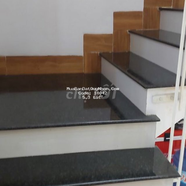 Bán nhà 3 tầng  2 mặt tiền view bầu sen 5,3 tỉ
