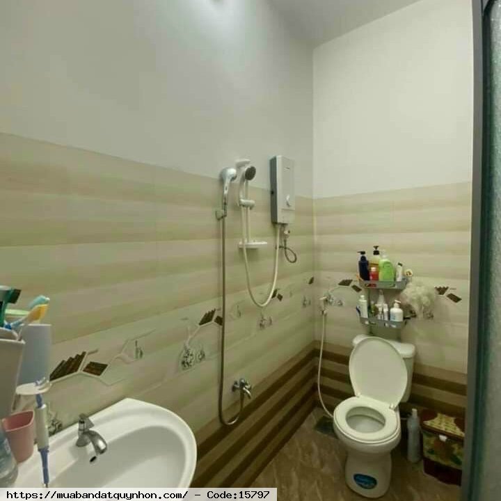 Bán nhà 3 tầng hẻm cạn Thanh Niên_TP Quy Nhơn - Full nội thất như hình - Kết cấu: 3 phòng ngủ, 3 toilet, phòng khách, bếp, sân phơi, phòng thờ... - Diện tích: 40m2 ngang 5m Bán nhà 3 tầng hẻm cạn Thanh Niên_TP Quy Nhơn - Full nội thất như hình - Kết cấu: 3 phòng ngủ, 3 toilet, phòng khách, bếp, sân phơi, phòng thờ... - Diện tích: 40m2 ngang 5m