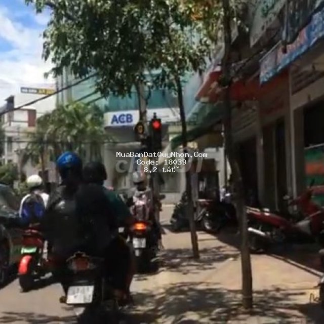 Bán nhà 3 tầng mặt tiền tăng bạt hổ giá 8,2 tỉ