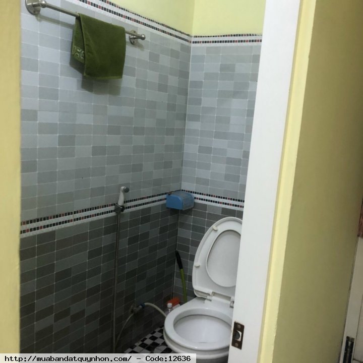 Bán nhà cấp 4 sau 1 căn mặt tiền đường Trần Hưng Đạo_TP Quy Nhơn. Khu dân cư yên tĩnh - Diện tích: 39m2  - Kết cấu: nhà cấp 4, còn mới, pk, pn, bếp, wc... - Hướng: Đông Nam - Pháp lý: sổ hồng  💰1tỷ300 triệu (lưu chủ ít)