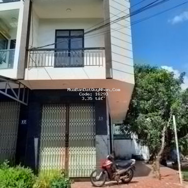 Bán nhà góc ngã ba xây mới chưa ở