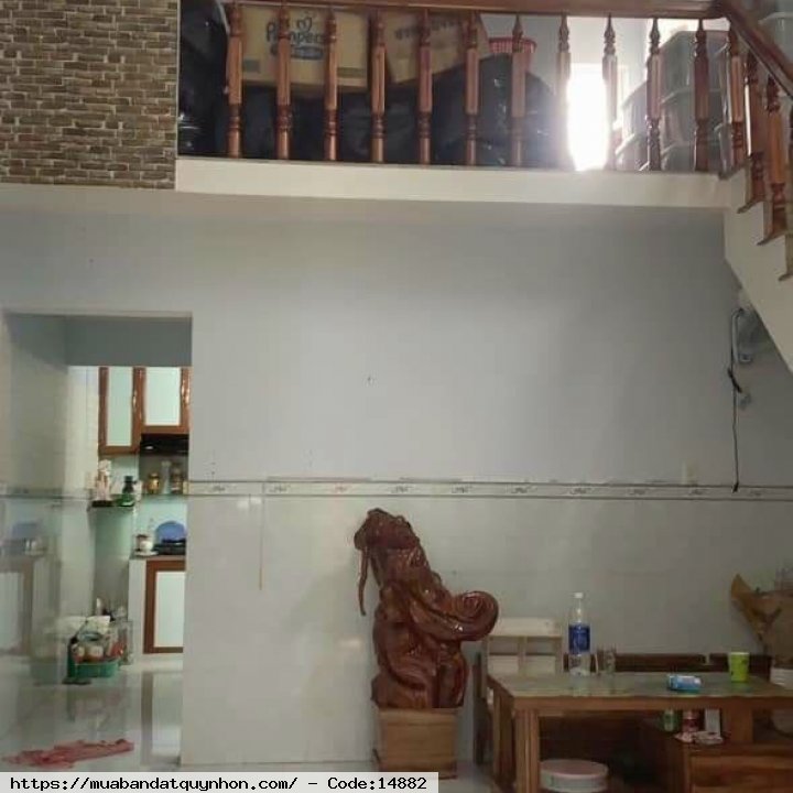 Bán nhà hẻm Đống Đa_P Thị Nại_TP Quy Nhơn - Diện tích: 40m2 ngang 4,4m - Kết cấu: nhà mê lỡ gồm phòng khách, 2 phòng ngủ, bếp, phòng thờ, 2wc, sân phơi - Hướng: Đông Bắc - Pháp lý: sổ đỏ - Giá bán: 1 tỷ 750 triệu (thương lượng)