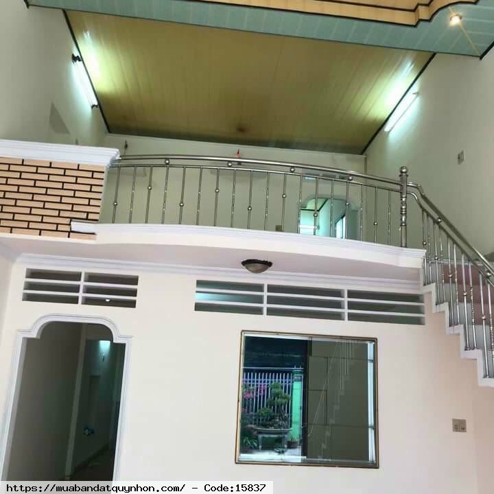 Bán nhà hẻm đường 1 tháng 5_P Đông Đa_TP Quy Nhơn. - Diện tích: 68,5m2 ngang 5m, vuông vắn - Kết cấu: nhà mê lỡ - Giá 2 tỷ 500 (có lưu chủ tí xíu)