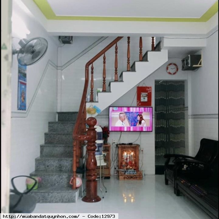 Bán nhà hẻm đường 1 tháng 5_P Đống Đa_TP Quy Nhơn - Kết cấu: nhà 1 mê còn mới gồm phòng khách, 2 pn, 2wc, bếp, phòng thờ, sân phơi - Diện tích 30,9m2 ngang 3,6m - Hướng: Đông Bắc  💰 1 tỷ 220 triệu (thương lượng)