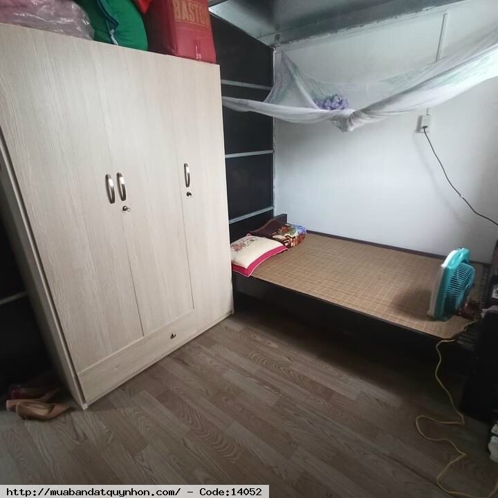 Bán nhà hẻm Hùng Vương_TP Quy Nhơn  - Diện tích 50m2 ngang 5m - Hiện trạng: nhà có 2pn (có pn dưới) 2wc ,1pk, 1bếp  - Giá 620tr (lưu chủ ít) - Hướng Đông Bắc  - Pháp lý: mua bán giấy tờ viết tay 