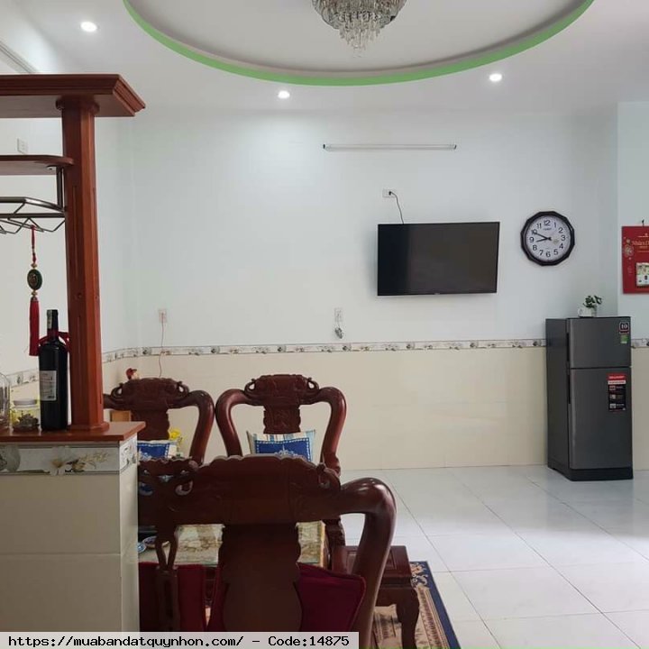 Bán nhà hẻm Ngô Mây_Trung tâm TP Quy Nhơn - Diện tích: 24,07m2 (thực tế 30m2). Diện tích sử dụng 68,71m2. - Kết cấu: nhà 4 tầng, đầy đủ công  - Vị trí: gần biển, gần các trường học, gần quảng trường, gần siêu thị...khu an ninh & tiện tích cao. Nhà cách tr