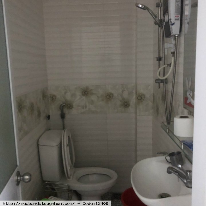 Bán nhà hẻm Nguyễn Thái Học_P Nguyễn Văn Cừ_TP Quy Nhơn - Diện tích: 30m2 ngang 4m. - Kết cấu: nhà mê lỡ xây kiên cố gồm phòng khách, phòng bếp, 2 phòng ngủ, 2wc, sân phơi - Trước nhà rộng hơn 3m 💰2 tỷ 400 (thượng lượng ít)