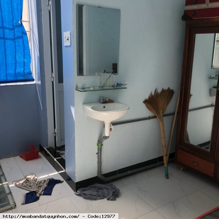 Bán nhà hẻm Thanh Niên_P Quang Trung_TP Quy Nhơn. - Diện tích: 48,2 m2 ngang 4,12m - Kết cấu: nhà 3 tầng gồm 3 phòng ngủ, 1pk, 1 bếp, 1pt, sân xe, sân phơi rộng, nhà xây kiên cố. - Hướng: Đông Bắc  - Hẻm trước nhà gần 3m, nhà cách trục đường chính khoảng 