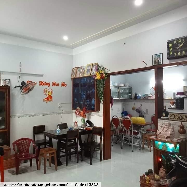Bán nhà hẻm Trần Hưng Đạo tttp Quy Nhơn  - Diện tích 58m2(ngang6m) - Thiết kế 1 mê mới đẹp gồm 3pn, 2wc, 1pk, pt, ban công phơi đồ thông thoáng sân để xe rộng rãi nhà thoáng mát - Hướng Đông Bắc  💲Giá 1tỷ 620 lưu chủ - Pháp lý sổ đỏ 