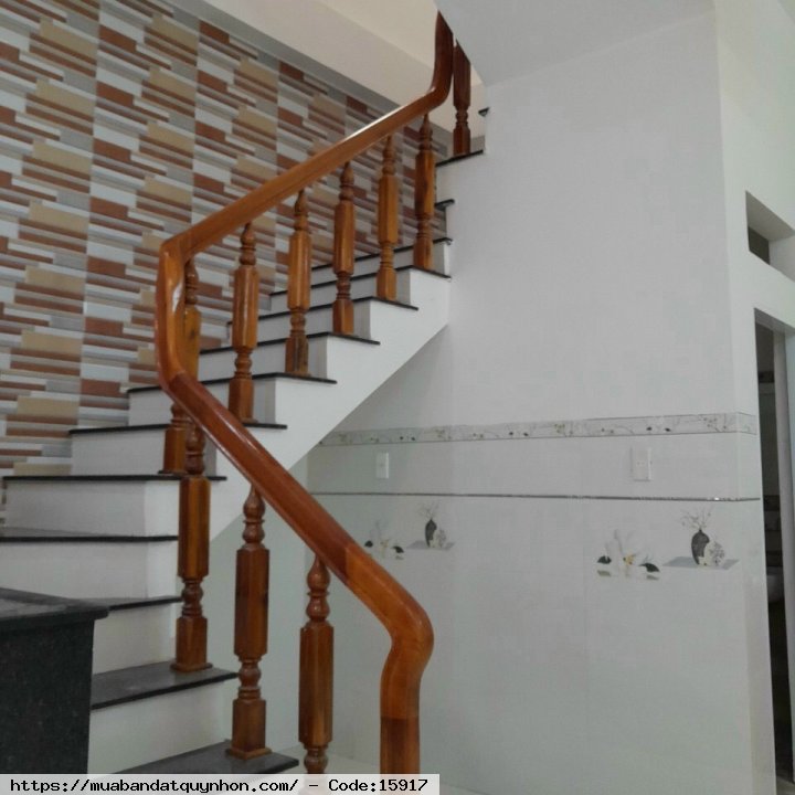 Bán nhà hẻm Trần Hưng Đạo_P Đống Đa_TP Quy Nhơn - Diện tích: 40,2m2 ngang 5,56m, Dtsd: 80m2 - Thiết kế 1 mê mới đẹp gồm 2 phòng ngủ, 2wc, phòng khách, phòng thờ, bếp, ban công, hẻm trước nhà rộng hơn 2,5m - Vị trí: nhà gần chợ hoa lư, trường học  - Hướng: