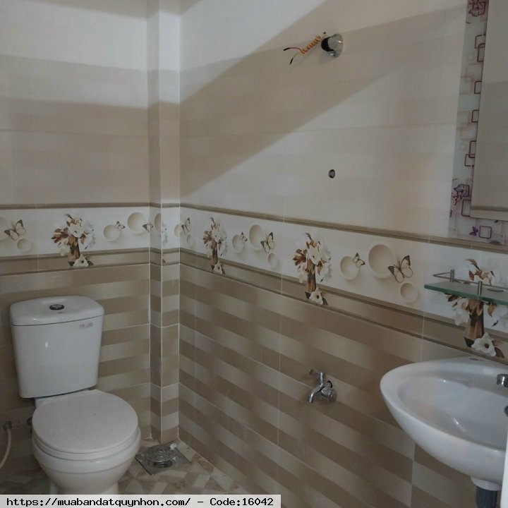 Bán nhà hẻm Trần Hưng Đạo_P Đống Đa_TP Quy Nhơn - Diện tích: 40,2m2 ngang 5,56m, Dtsd: 80m2 - Thiết kế 1 mê mới đẹp gồm 2 phòng ngủ, 2wc, phòng khách, phòng thờ, bếp, ban công, hẻm trước nhà rộng hơn 2,5m