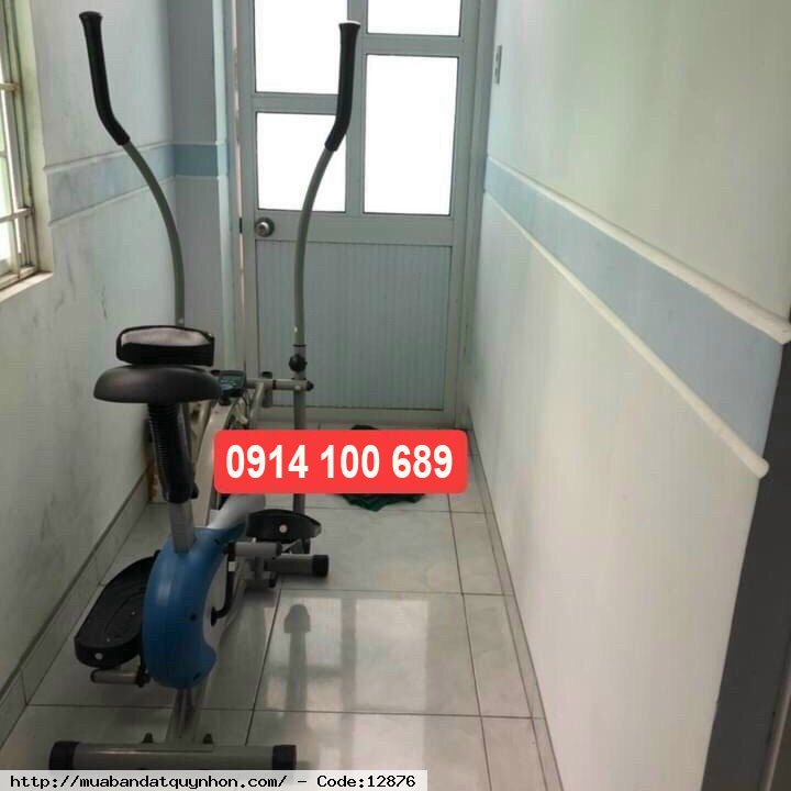 Bán nhà mặt tiền trung tâm TP biển Quy Nhơn. - Diện tích: 65m2 ngang 4,75m, dt sàn 180m2 - Vị trí: gần biển, gần siêu thị, gần bến xe, trường học...khu an ninh, yên tĩnh  - Kết cấu: nhà 3 tầng gồm 2 phòng khách, bếp, 4 phòng ngủ, phòng thờ, sân phơi, 3wc.