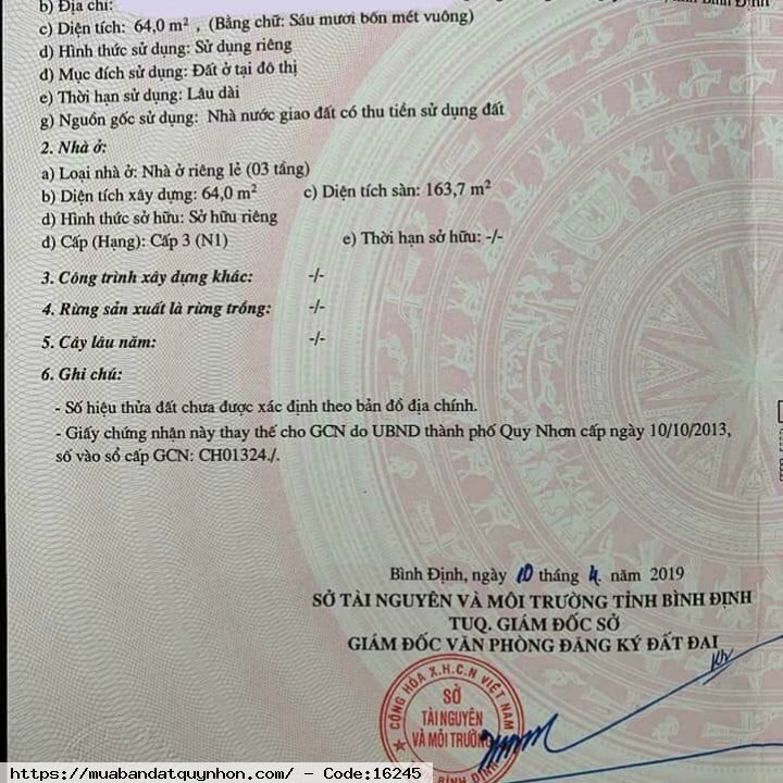 Bán nhà mặt tiền_P Quang Trung_TP Quy Nhơn - Diện tích: 64m2 ngang 4m, diện tích sử dụng: 163,7m2. - Kết cấu: nhà 3 tầng gồm phòng khách, bếp, 3 phòng ngủ, phòng thờ, sân phơi, 3 wc, sân thượng rộng. - Vị trí: nhà gần chợ, gần trường... - Lộ giới: 12m, vỉ