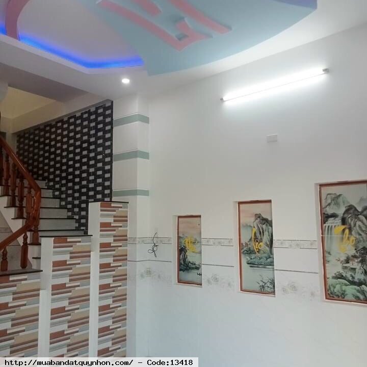 Bán nhà ôm cua 2 mặt hẻm Trần Hưng Đạo_P Đông Đa_Quy Nhơn - Diện tích: 40m ngang 5m, Dtsd: 80m2 - Thiết kế 1 mê đẹp lung linh, nhà mới Leng ken gồm 2pn, 2wc, pk, pt, ban công phơi đồ thông thoáng hẻm trước nhà rộng hơn 2.5m - Giá chốt 1 tỷ 650 