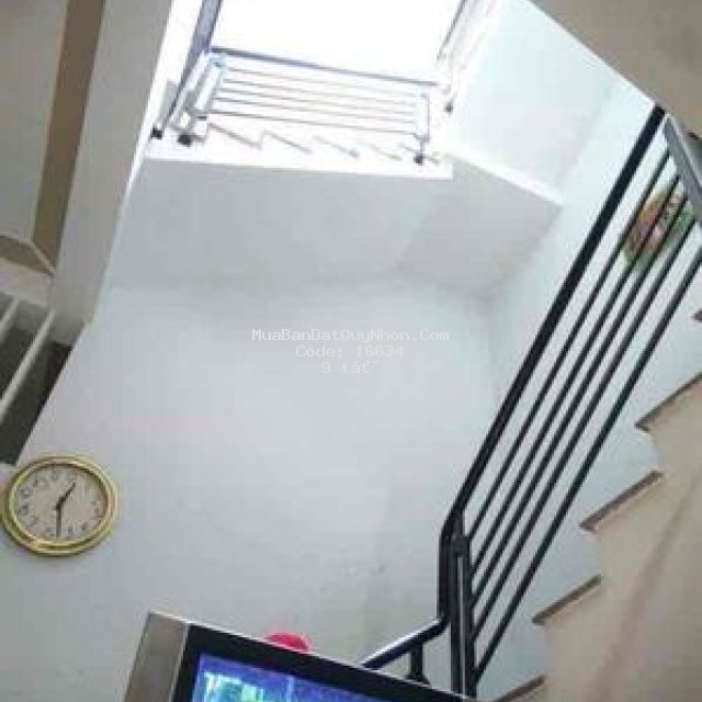 Cần bán gấp nhà mặt tiền nở hậu đối diện chợ.