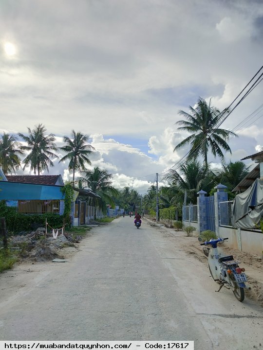 Cần bán lô đất đẹp - Diện tích: 300m2 thuận tiện kinh doanh - Vị trí đẹp gần chợ Trường, đối diện trường học - Khu vực: An Sơn - Hoài Châu - Thị Xã Hoài Nhơn - Giá bán: 1 tỷ 490 triệu Cần bán lô đất đẹp - Diện tích: 300m2 thuận tiện kinh doanh - Vị trí đẹp gần chợ Trường, đối diện trường học - Khu vực: An Sơn - Hoài Châu - Thị Xã Hoài Nhơn - Giá bán: 1 tỷ 490 triệu