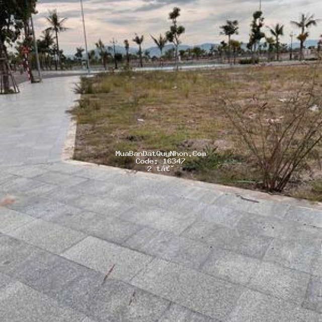 Cần ra nhanh lô góc vip nút cầu xéo đi vào