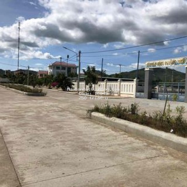 đất đối diện sân vận động nhơn hoà. an nhơn