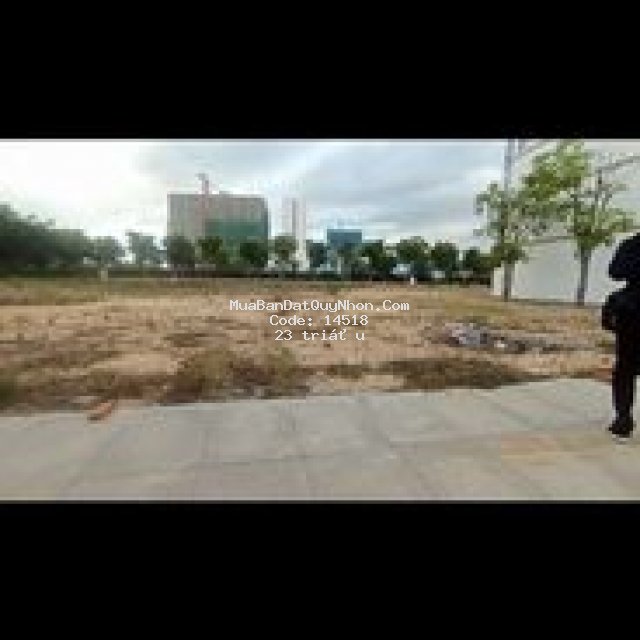 Kẹt tiền bán gấp lô đất mặt view công viên